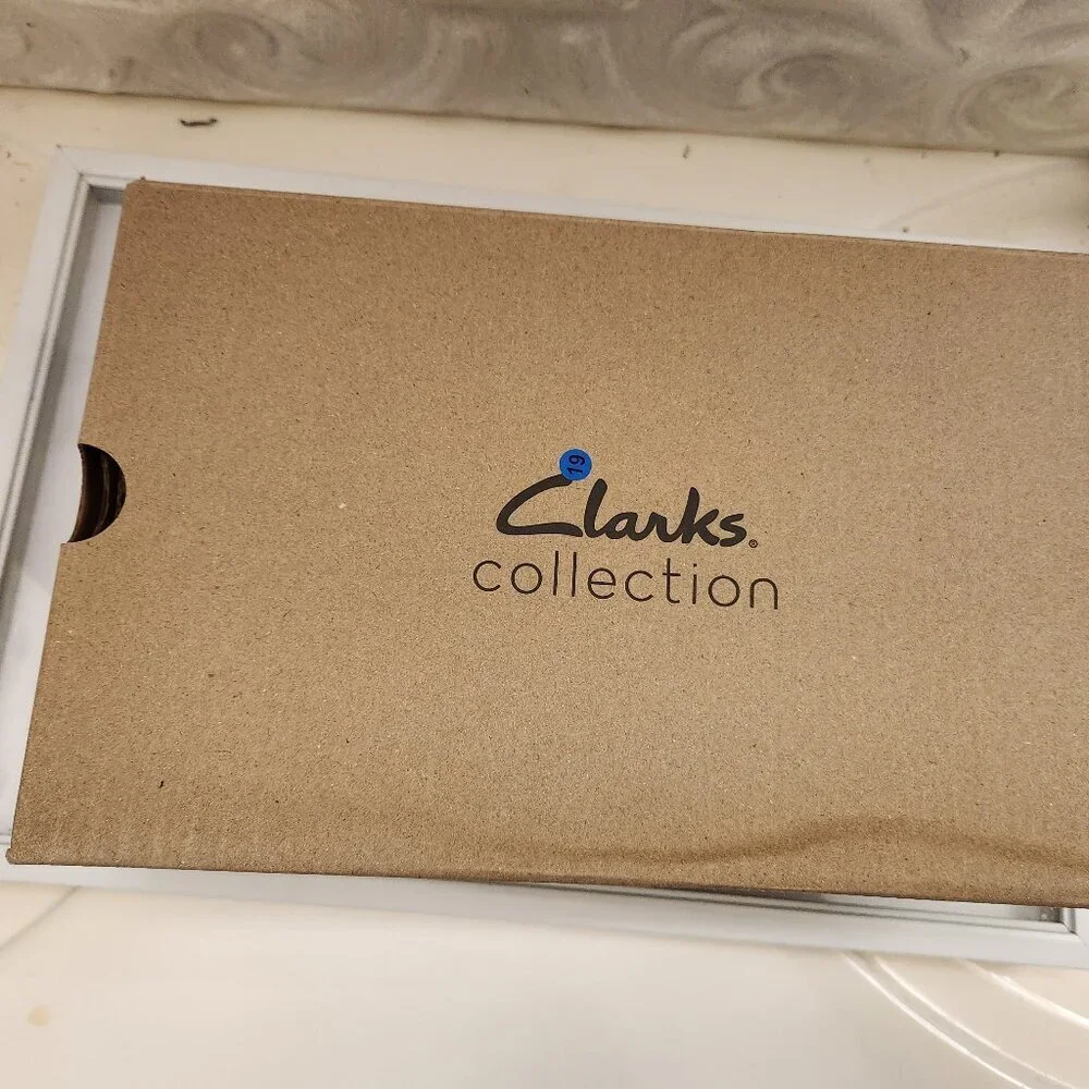 New Women's Clarks Sandals Laurieann Nora Sand Leather, Size 12W. NIB